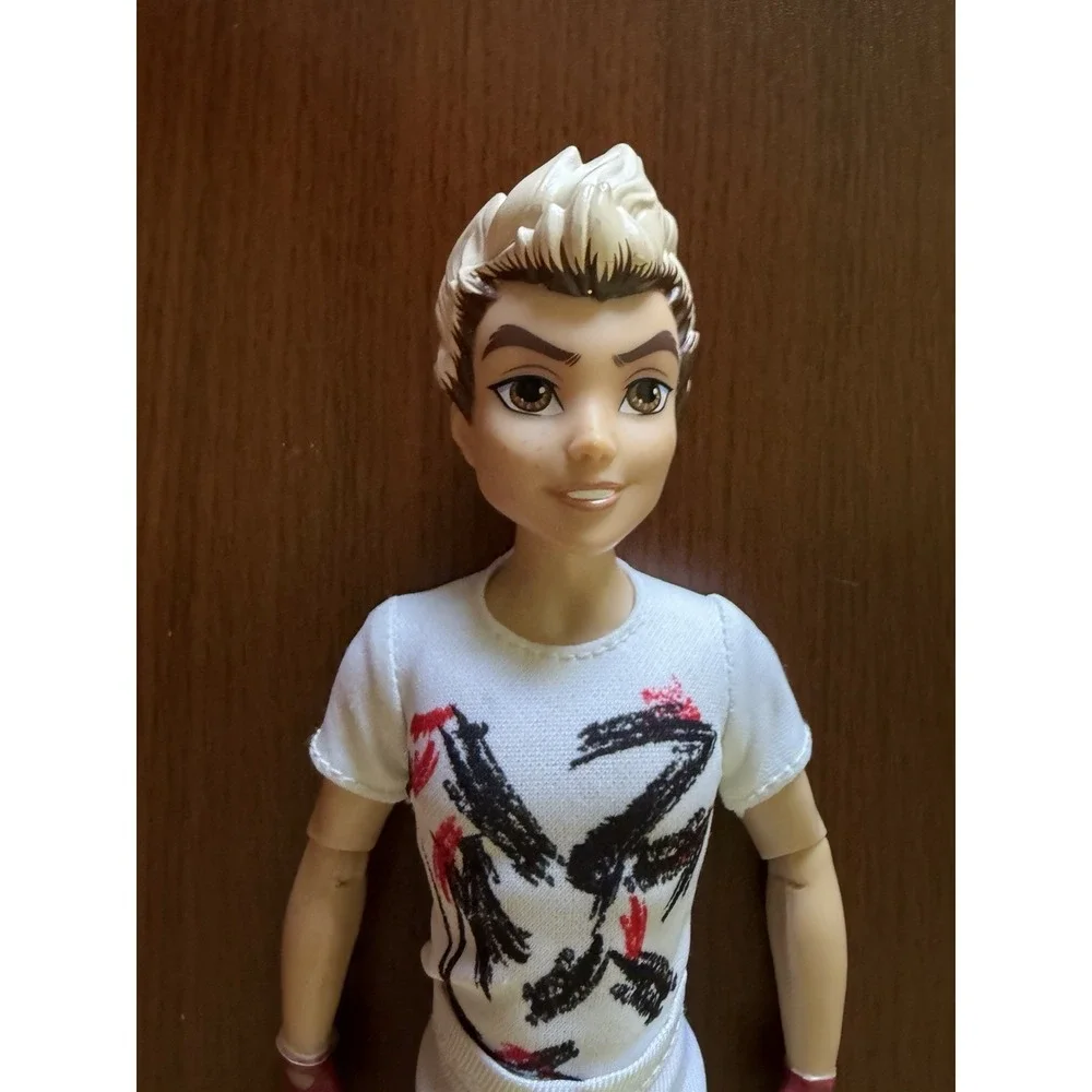Disney Descendants 3‎ Isle of The Lost Carlos 12